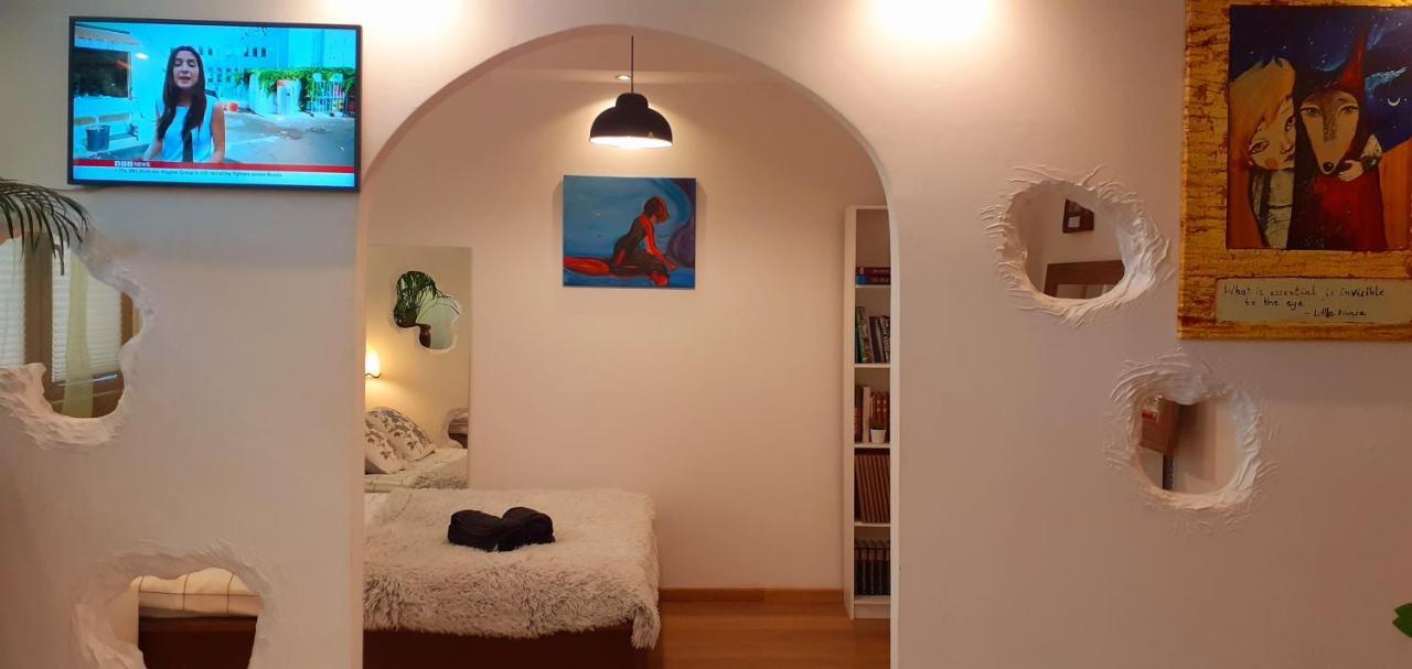 Apartment A Beautiful Two-room Art-apartment With A Large Bathtub Smart Tv 100 Channel Netflix Very Fast Internet 600mbs1gbs For 1-3 Guests Warschau