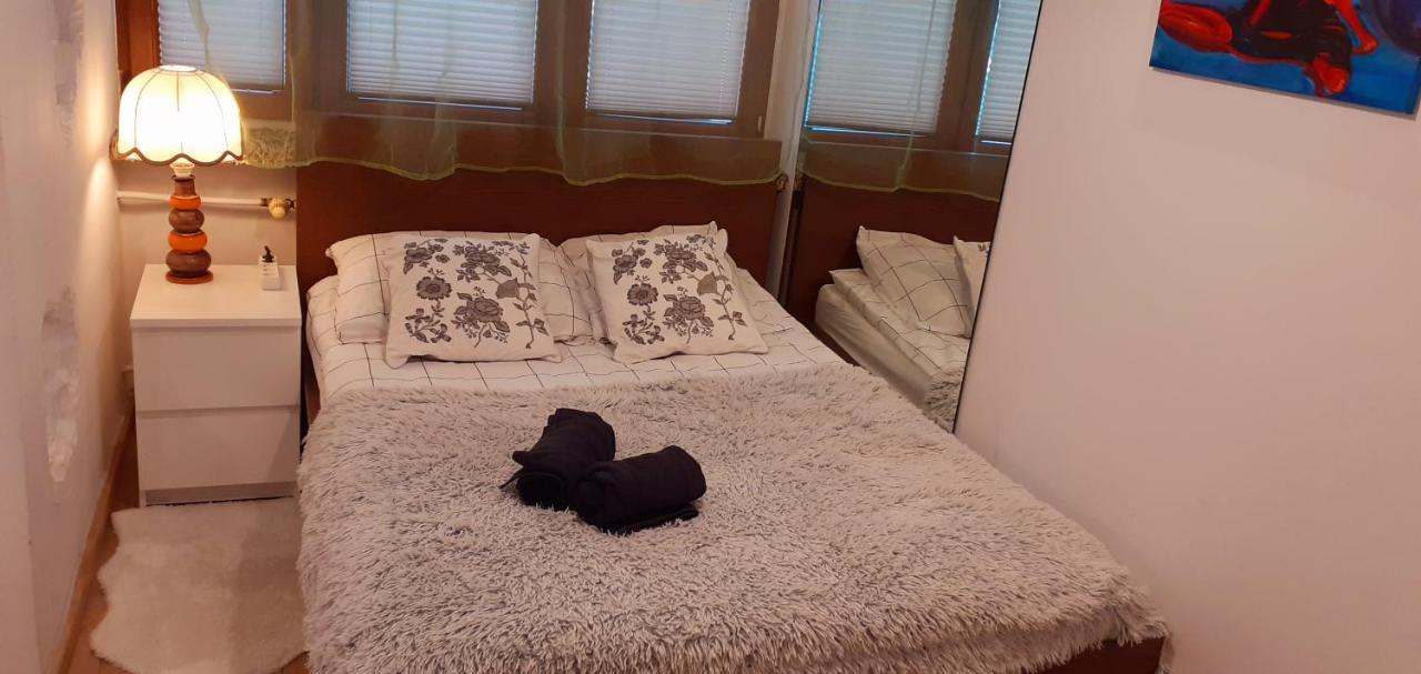 Apartment A Beautiful Two-room Art-apartment With A Large Bathtub Smart Tv 100 Channel Netflix Very Fast Internet 600mbs1gbs For 1-3 Guests
