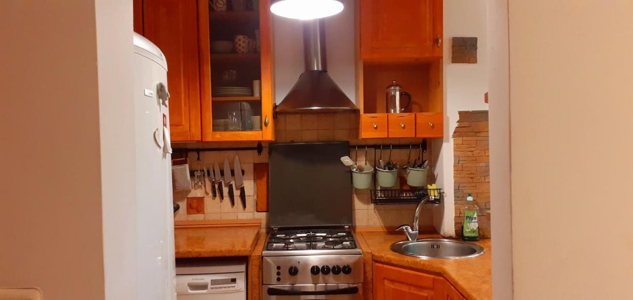 A Beautiful Two-room Art-apartment With A Large Bathtub Smart Tv 100 Channel Netflix Very Fast Internet 600mbs1gbs For 1-3 Guests Warschau